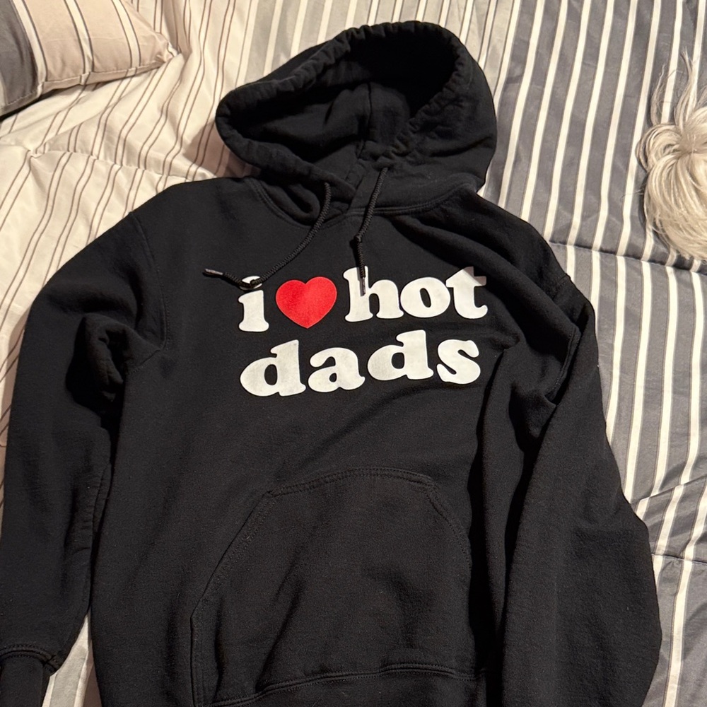 Trendy Black Hoodie with 'I Heart Hot Dads' Design